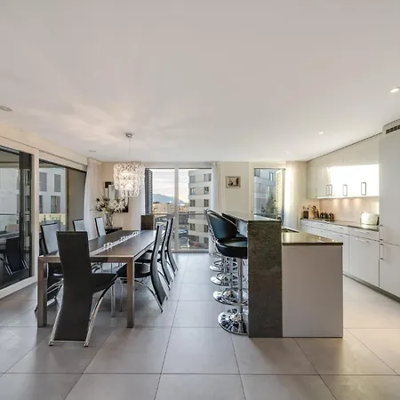 Luxury In With Panoramic Views By Guestlee *