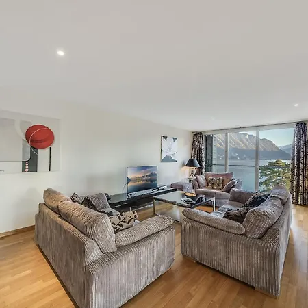 Luxury In With Panoramic Views By Guestlee *