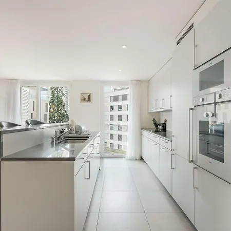 Luxury In With Panoramic Views By Guestlee