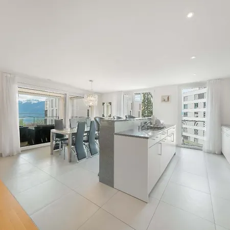 Luxury In With Panoramic Views By Guestlee *