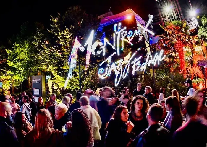 Luxury In With Panoramic Views By Guestlee Daire Montrö