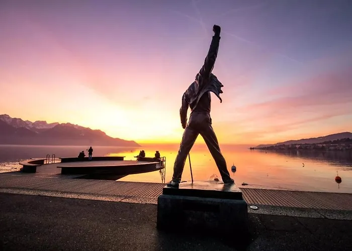 Luxury In With Panoramic Views By Guestlee Montreux