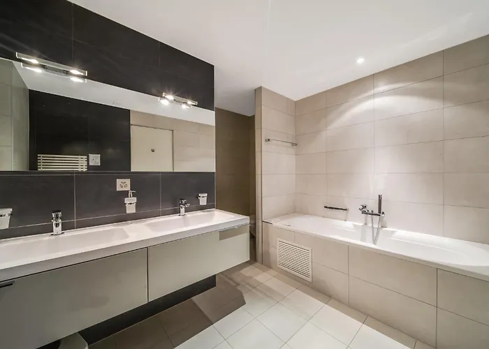 Luxury In With Panoramic Views By Guestlee Daire Montrö