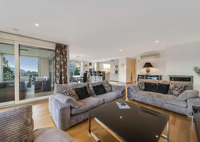 Luxury In With Panoramic Views By Guestlee * Montreux