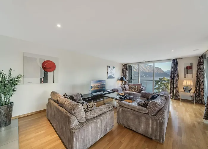 Luxury In With Panoramic Views By Guestlee *