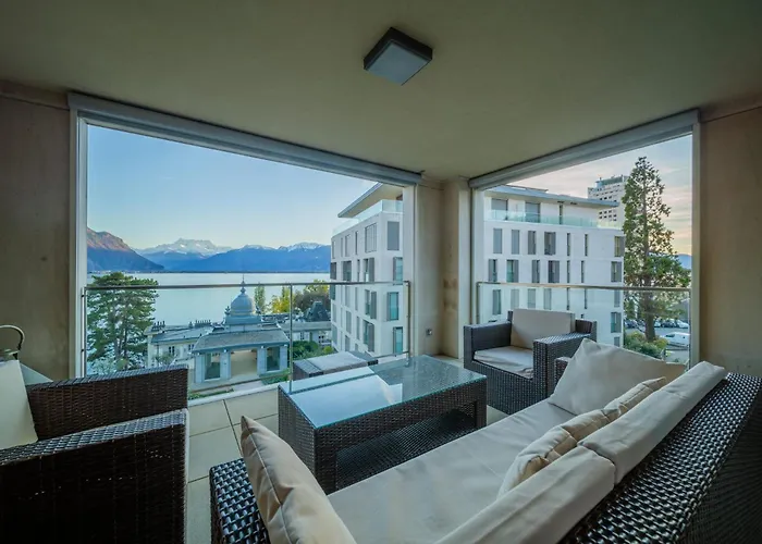 Luxury In With Panoramic Views By Guestlee