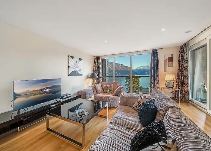 Luxury In With Panoramic Views By Guestlee