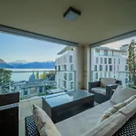 Luxury In With Panoramic Views By Guestlee