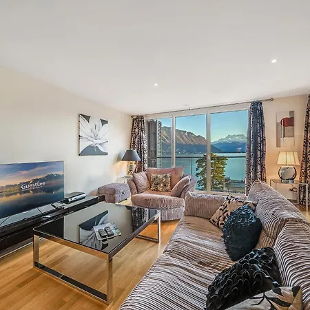 Luxury In With Panoramic Views By Guestlee